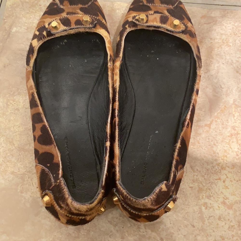 Balenciaga Paris Leopard flat shoe with gold accents - Picture 2 of 4